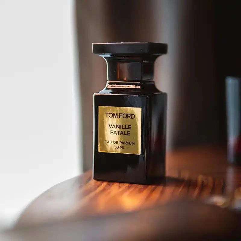 ‌عطر ادکلن تام فورد وانیل فتال ۵۰میل مناسب برای آقایان و بانوان با طبع گرم و شیرین