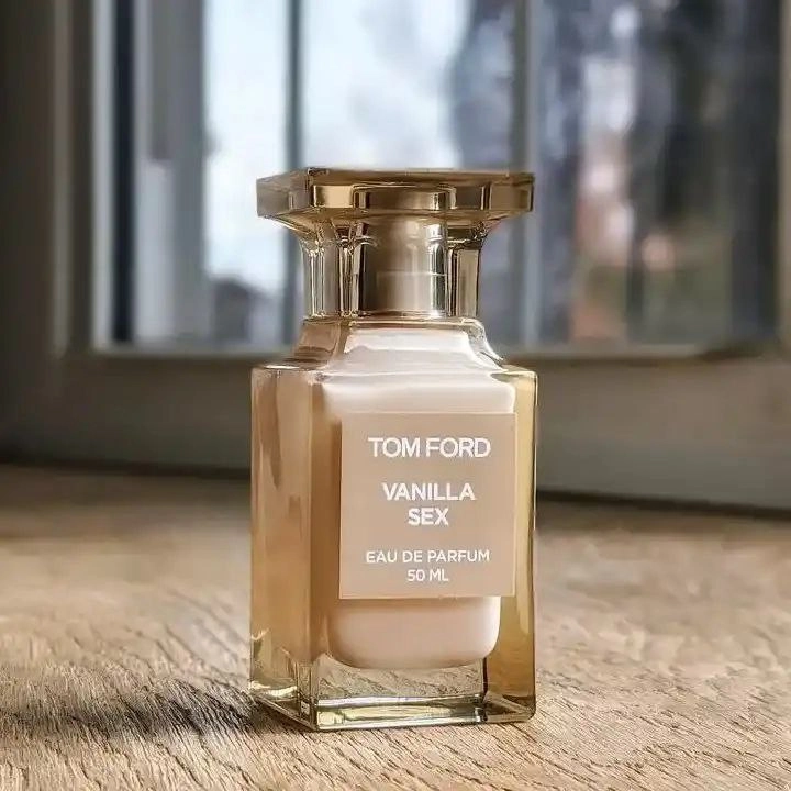 ‌عطر ادکلن تام فورد وانیلا سکس ۵۰میل مناسب برای آقایان و بانوان با طبع گرم و تند
