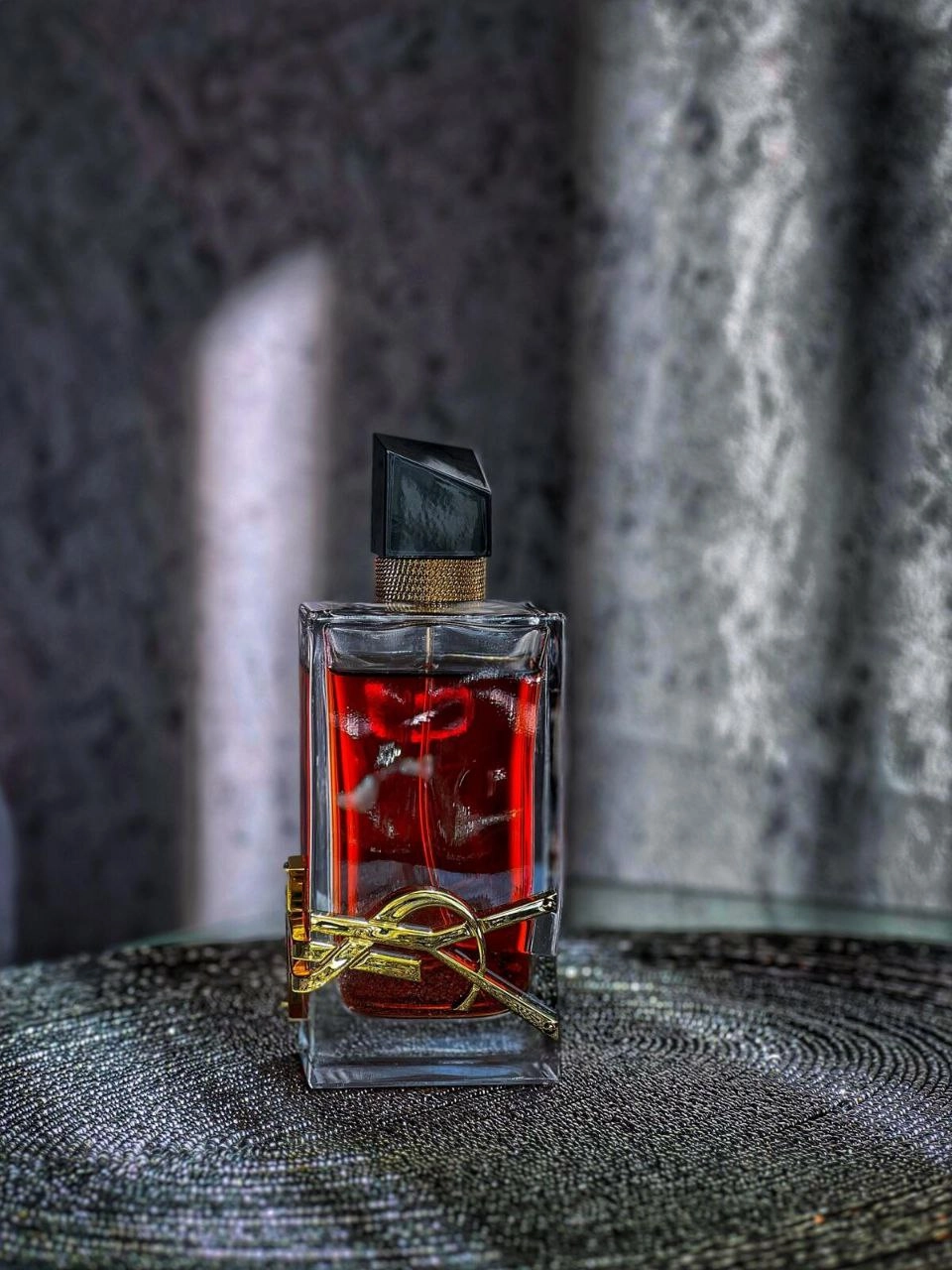 ‌عطر ادکلن ایو سن لورن لیبره له پارفوم ۹۰میل مناسب برای بانوان با طبع گرم و شیرین