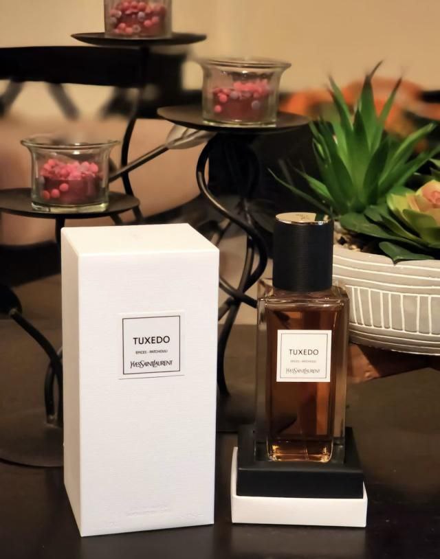 ‌عطر ادکلن ایو سن لورن تُکسدو ۱۲۵ مناسب برای آقایان و بانوان با طبع گرم و شیرین
